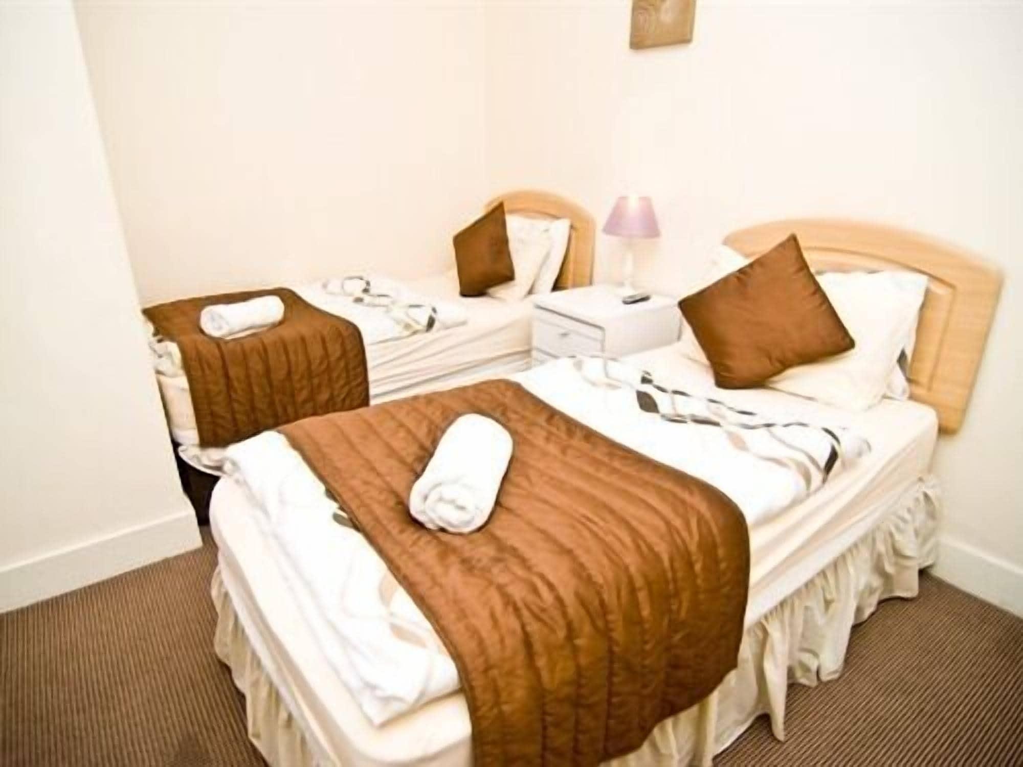 Skylark Guest House Hounslow Exterior photo