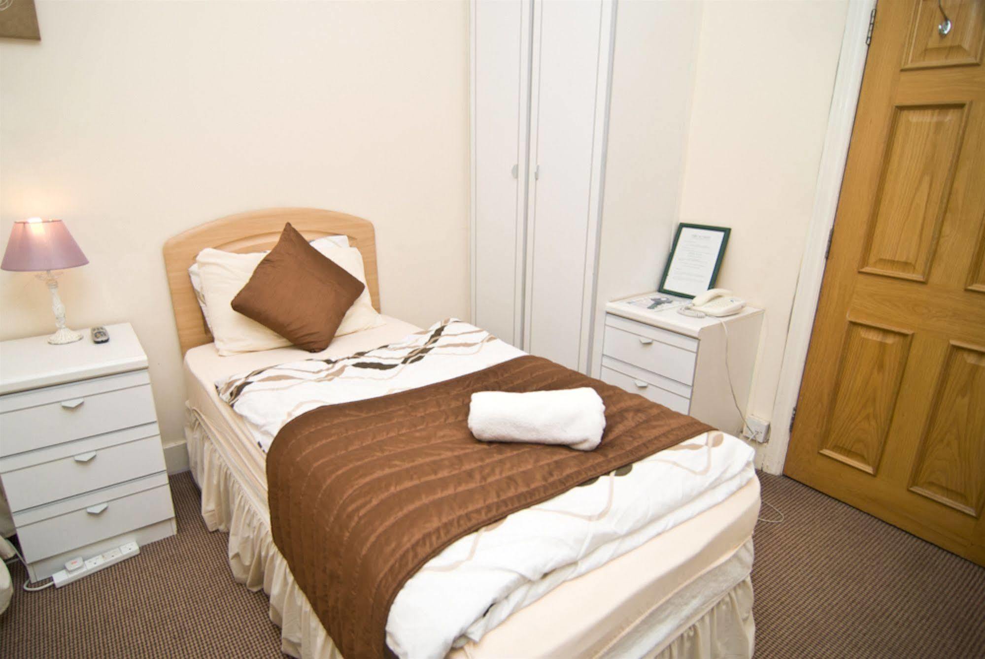 Skylark Guest House Hounslow Exterior photo