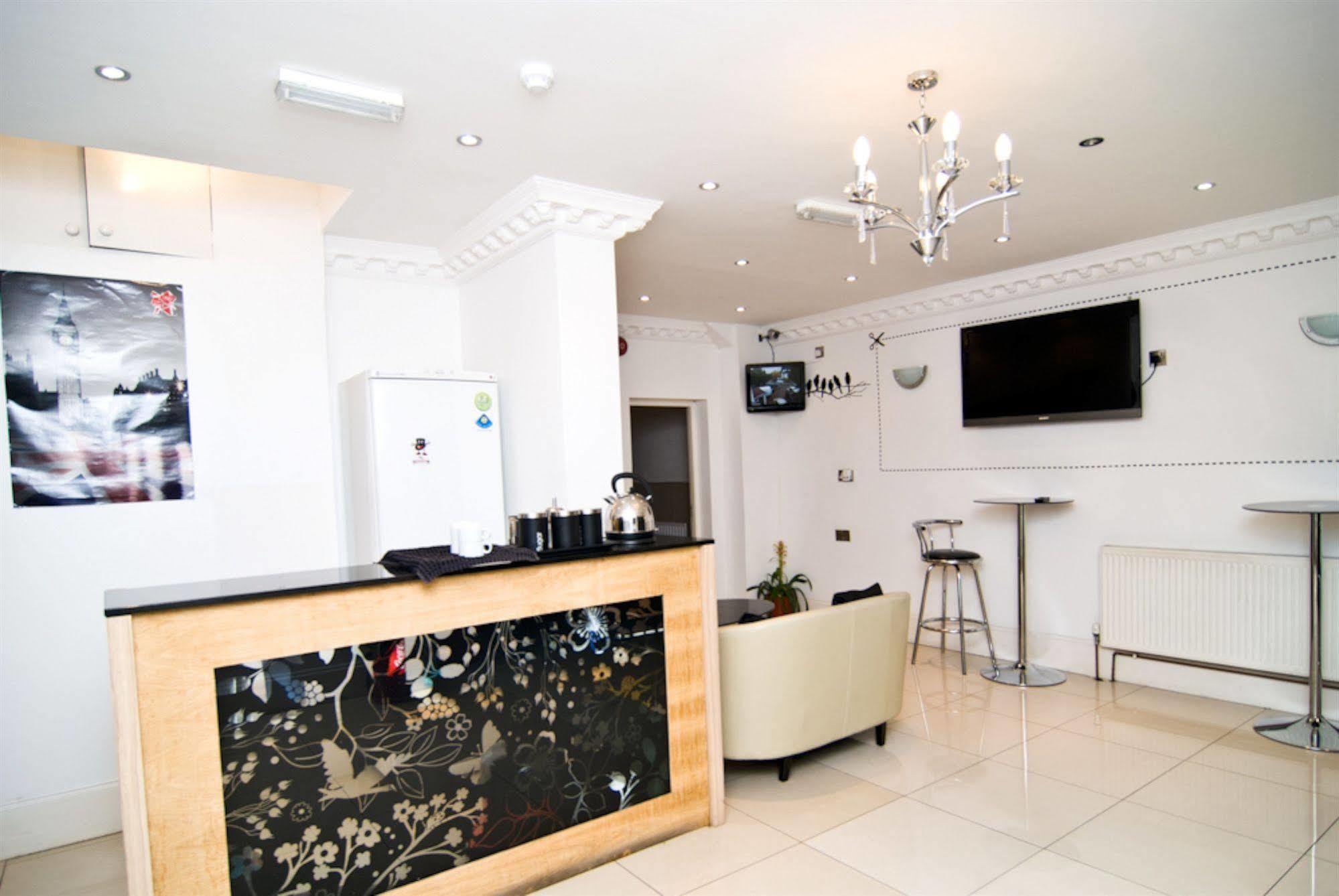 Skylark Guest House Hounslow Exterior photo